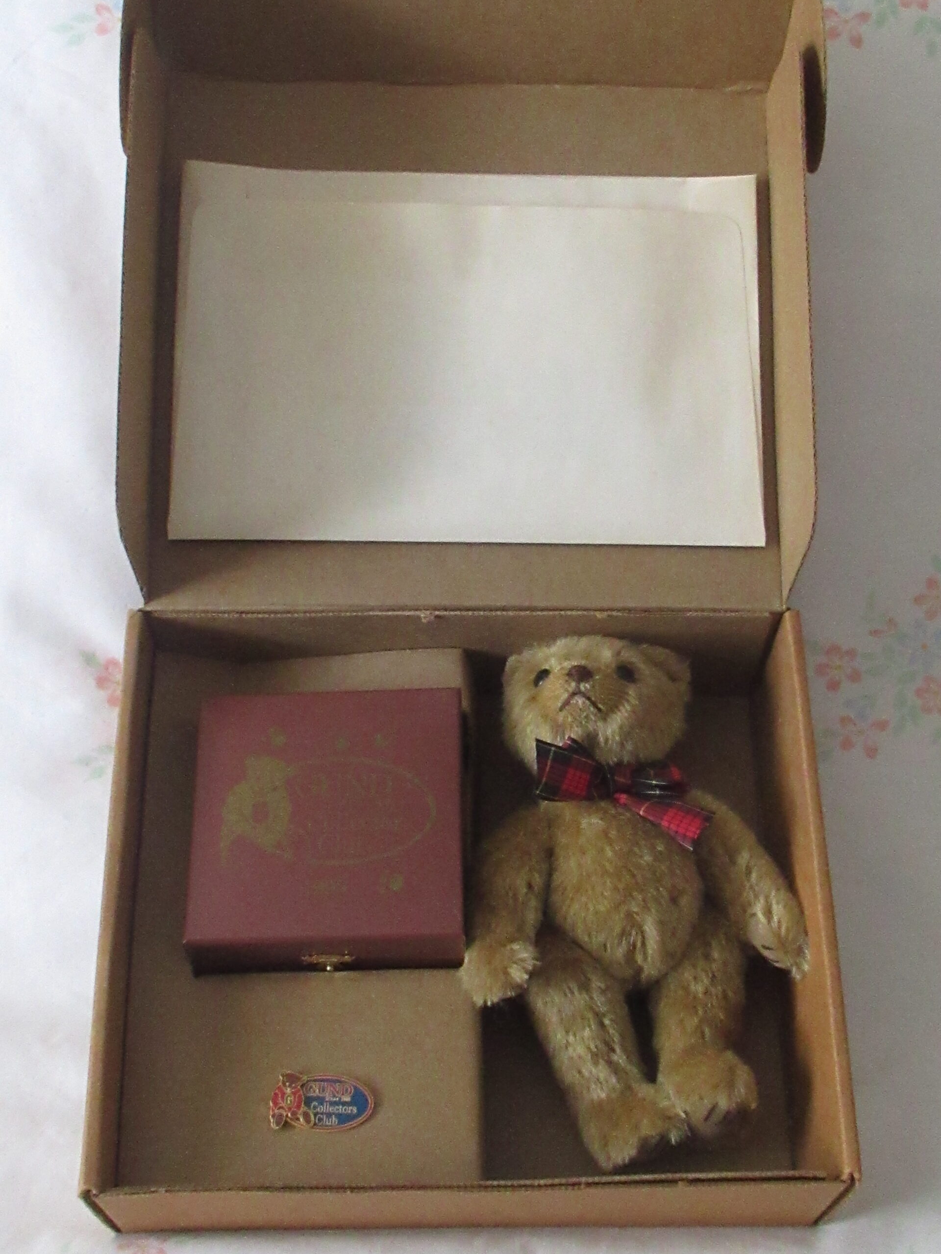Gund Collectors Club 1999 - 8 Inch Mohair Teddy Bear - Image 4