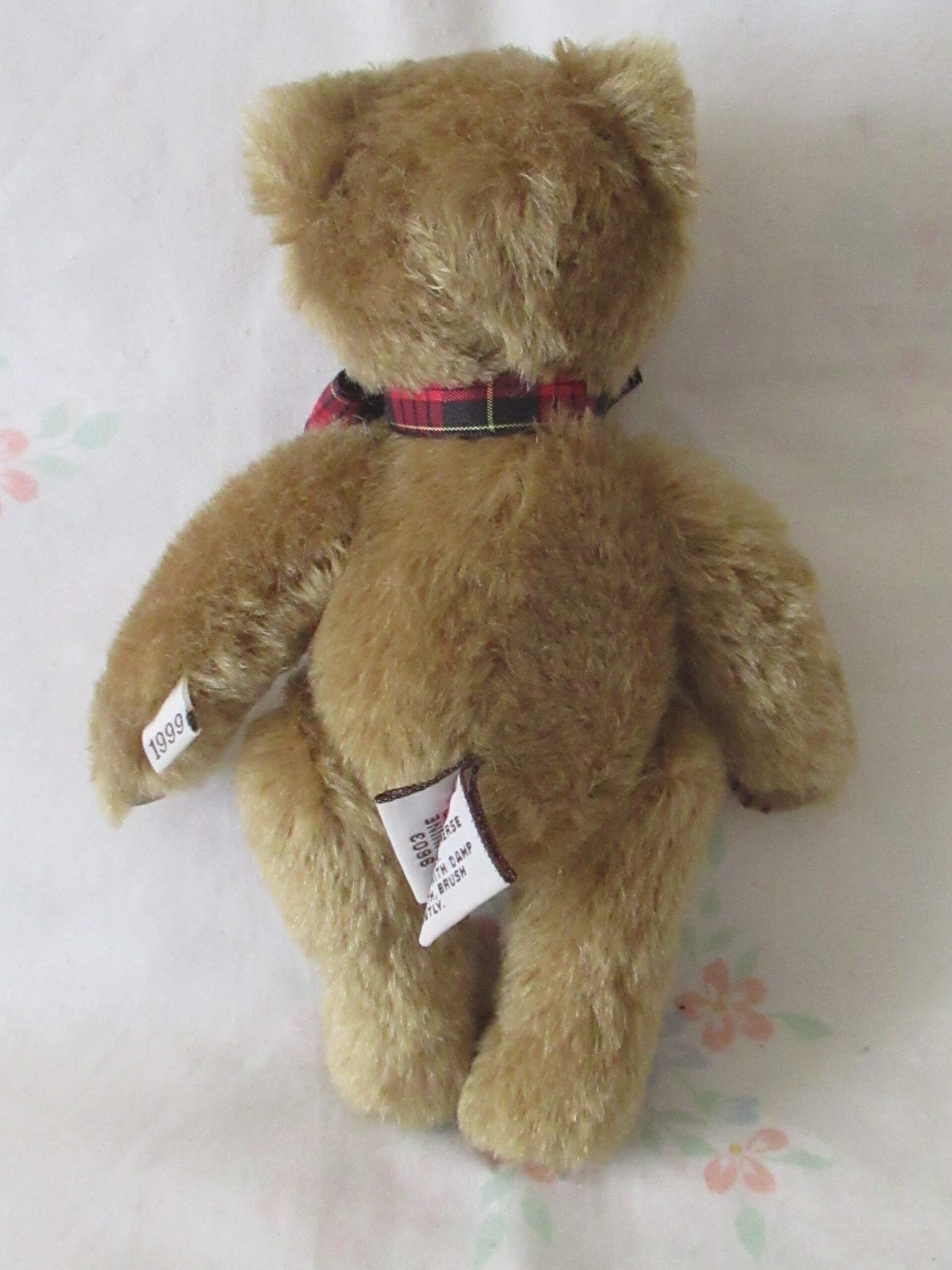 Gund Collectors Club 1999 - 8 Inch Mohair Teddy Bear - Image 7