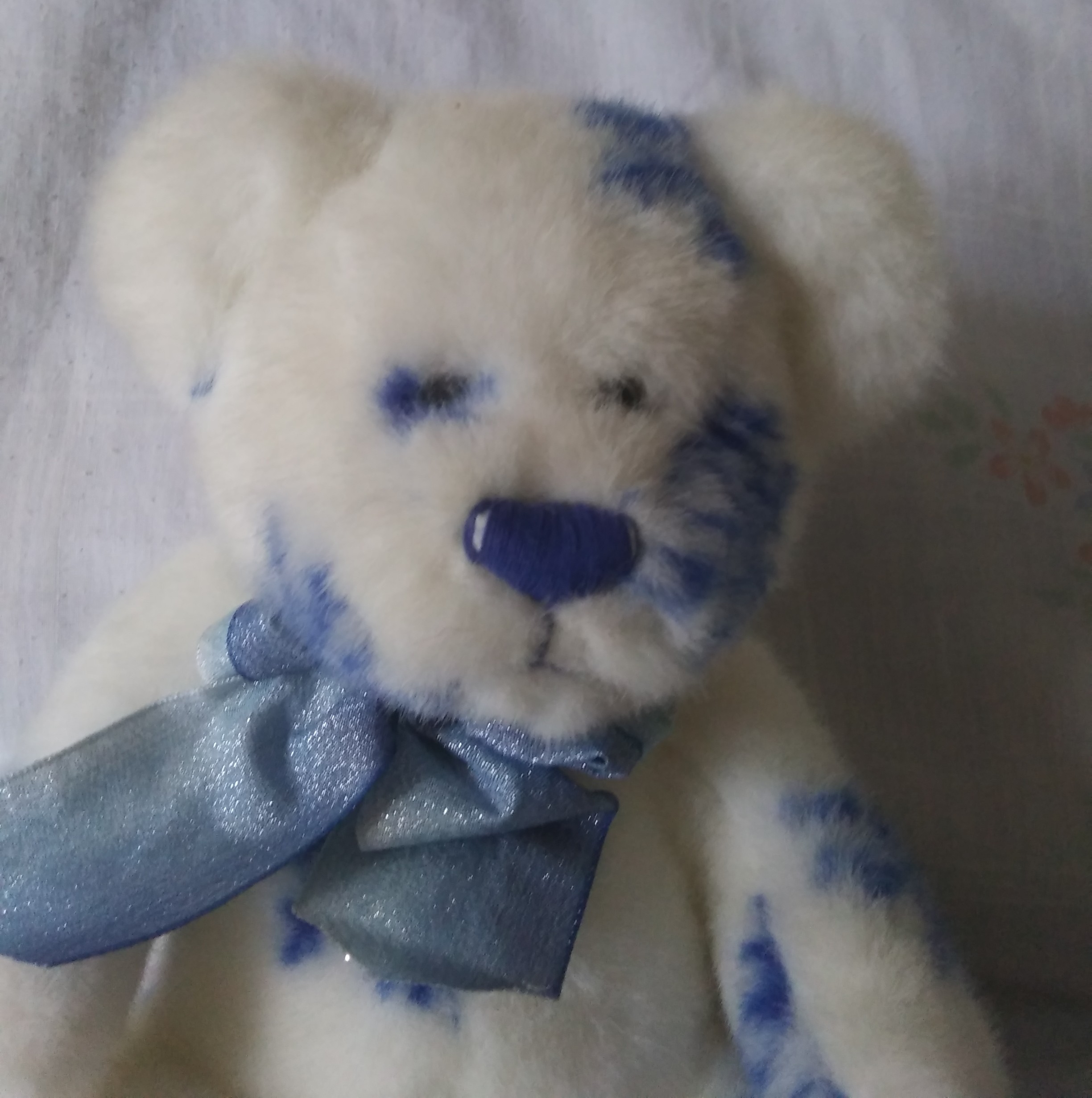 The Petting Zoo - 1994 - White Bear with Blue Snowflakes - Image 2