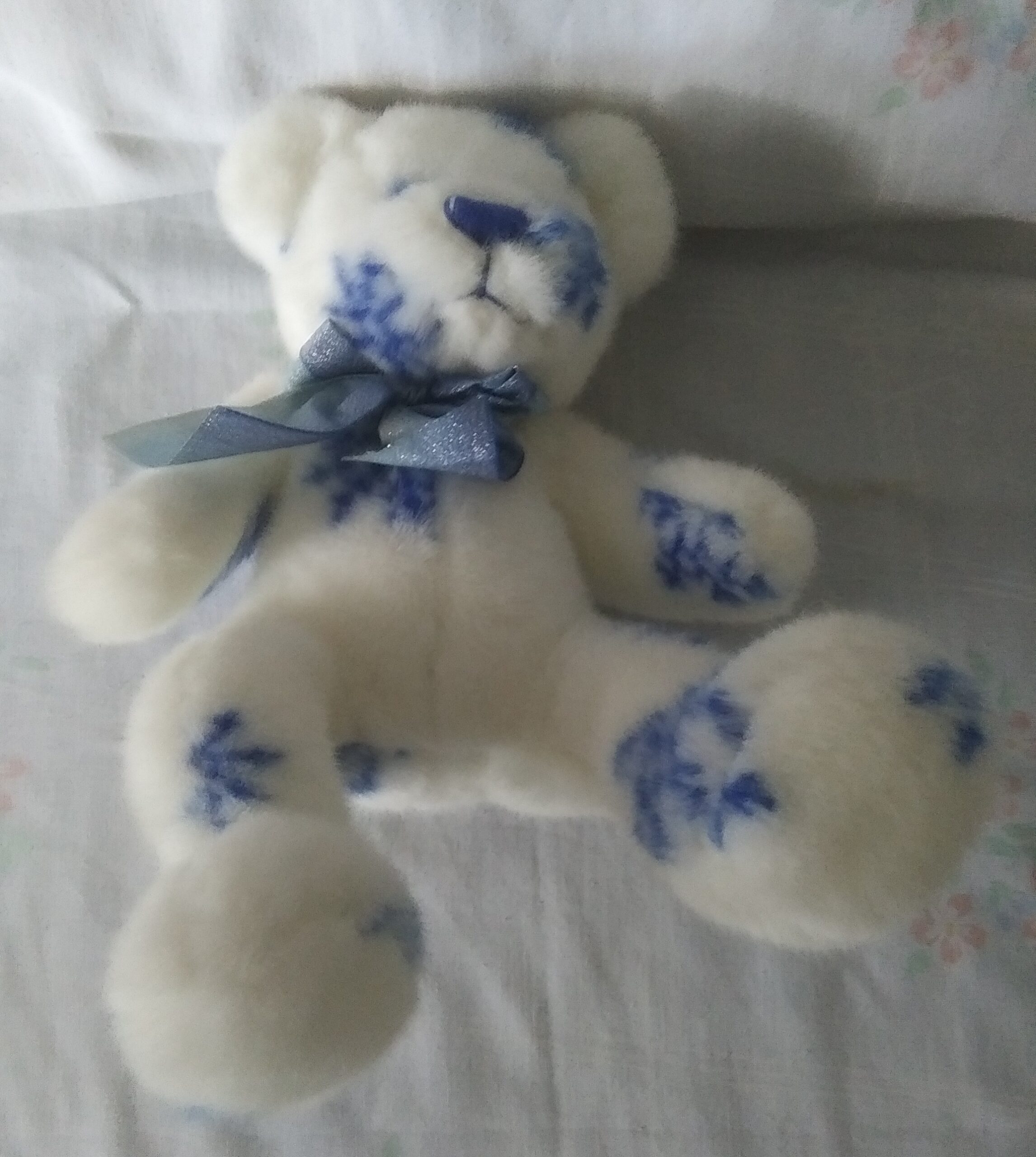 The Petting Zoo - 1994 - White Bear with Blue Snowflakes - Image 4